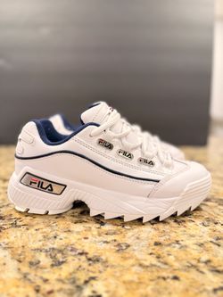 Like NEW Fila Womens Sneakers 5CM00395-125 - Size 6