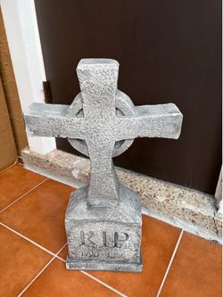 Celtic cross Halloween tombstone / gravestone prop