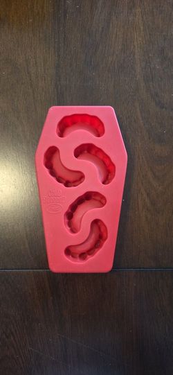 Silicone Vampire Teeth Ice Mold