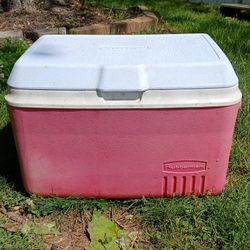 Rubbermaid 37qt Travel Cooler