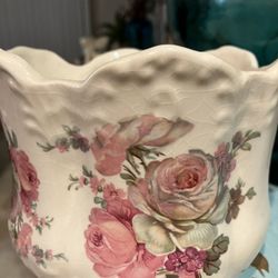 Beautiful Staffordshire England Plant Holder Vase!