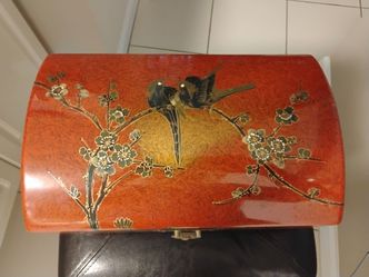 RED LACQUER JEWELRY BOX