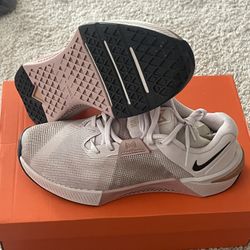 Nike women’s Metcon 10 (brand new in box) Size 9