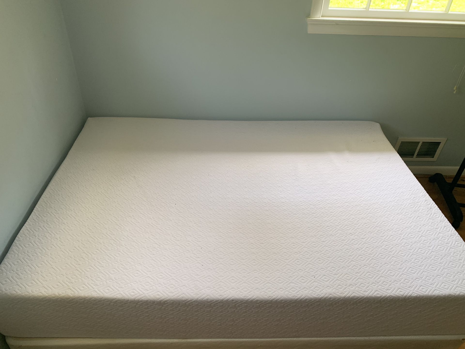 Full size Bed+Mattress for Sale