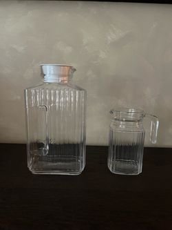 Set of Arc France 64 oz & 18 oz  ribbed glass arcoroc pitchers apex
