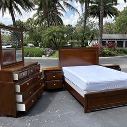 Beautiful Bedroom Set Queen Size Solid Wood Brown Color In Excellent Condition by LY Furniture
