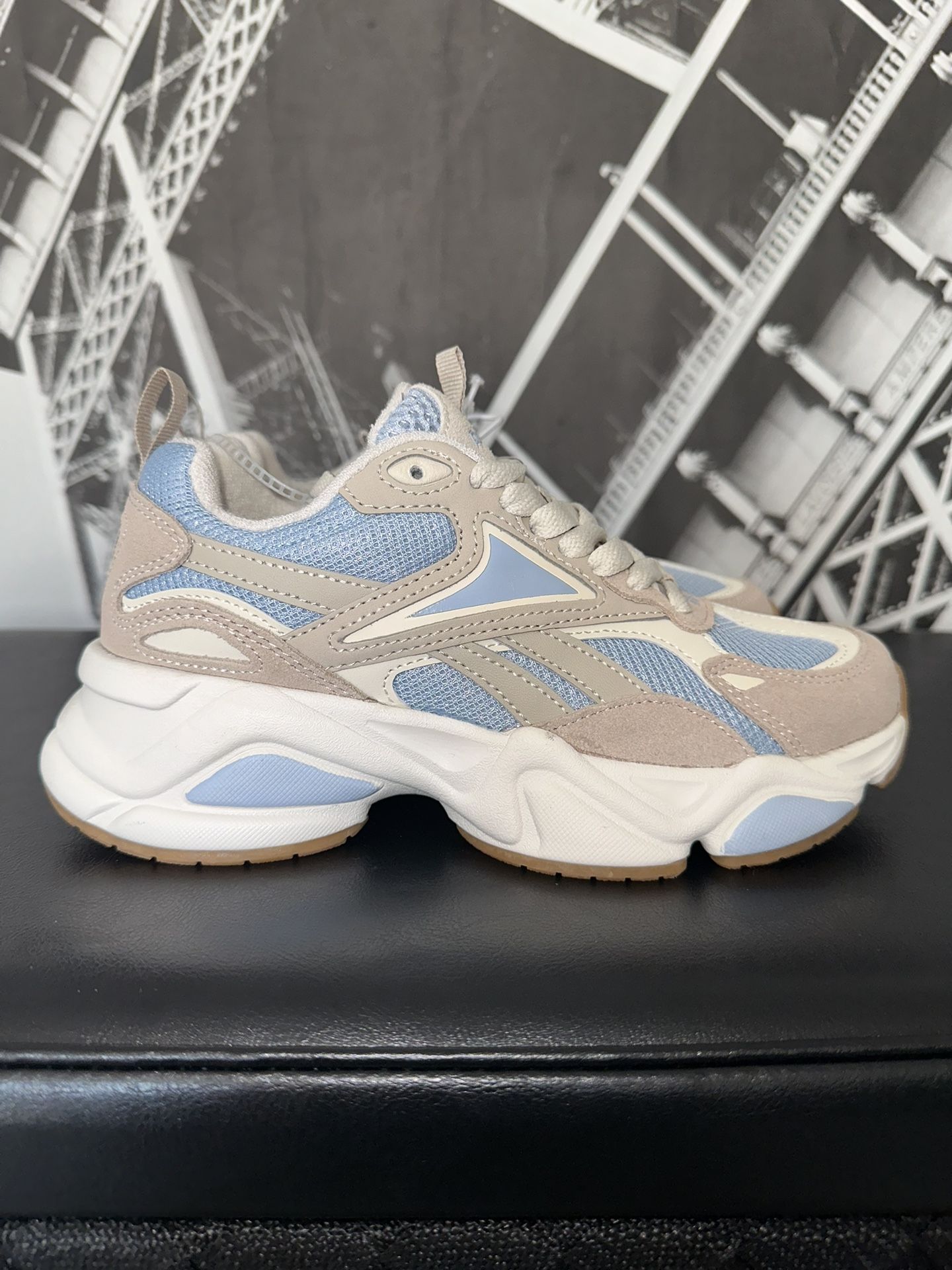 Size 6 Reebok Women’s Trainer Neutral Cream Blue Chunky Sneakers