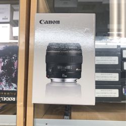 Canon EF 85mm f/1.8 USM