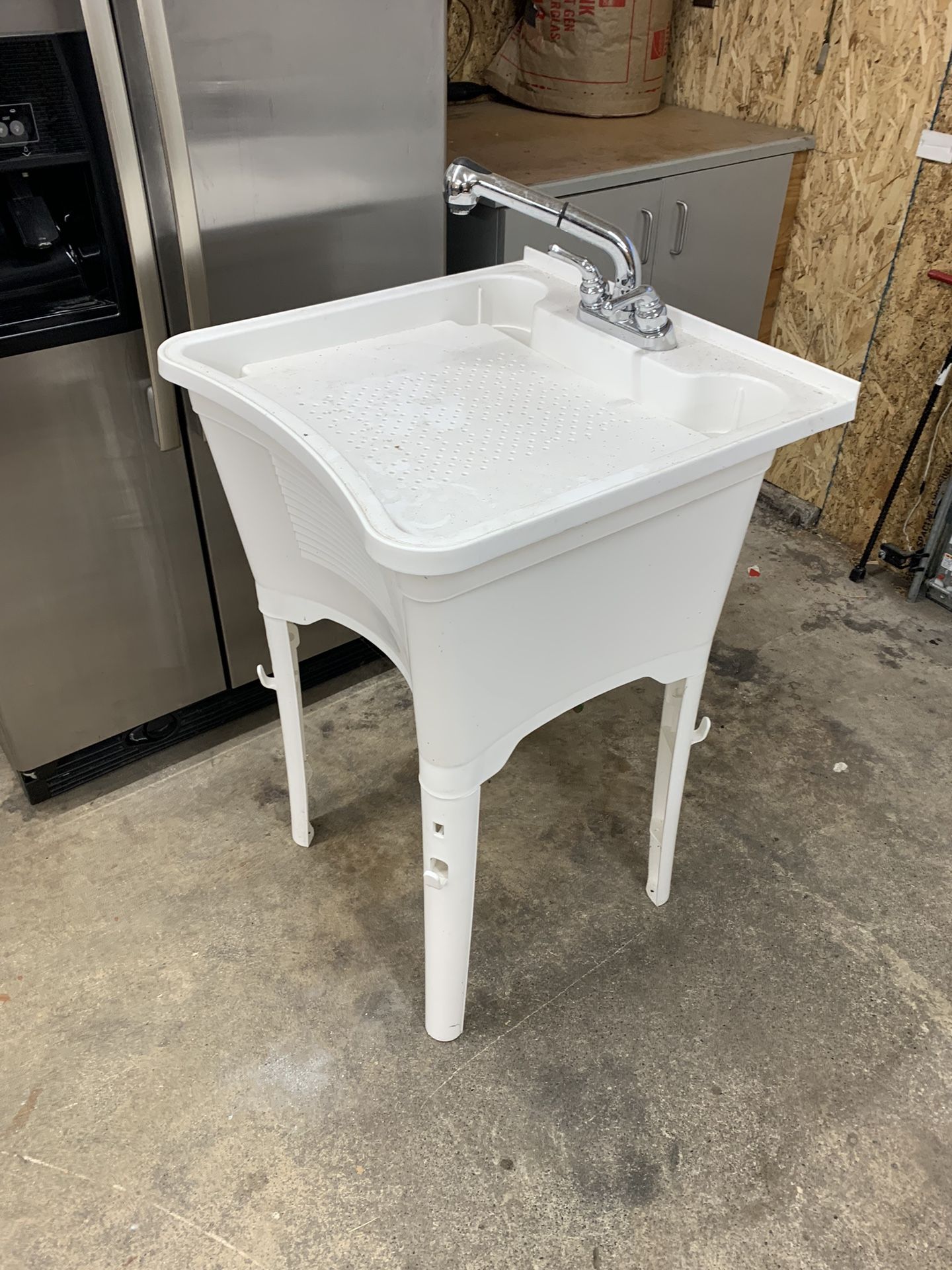 Utility Sink BARELY USED! for Sale in Enumclaw, WA OfferUp