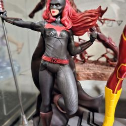 DIAMOND SELECT TOYS DC Gallery: Dctv Batwoman PVC Figure