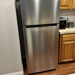 Full Size Refrigerator 