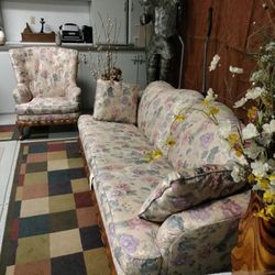 Sofa Con Dos Sillas En Buen Estado