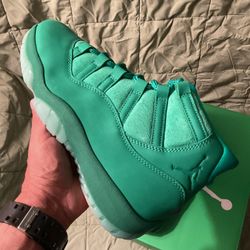 Jordan 11s “Green Screen “