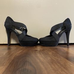 Brand New Woman’s Nine West brand Black High Heel Shoes Up For Sale 
