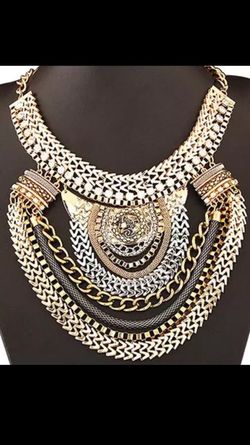 Silver and Gold chunky necklace! Brand new! Amazing piece!
