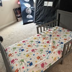 Toddler bed With mattress