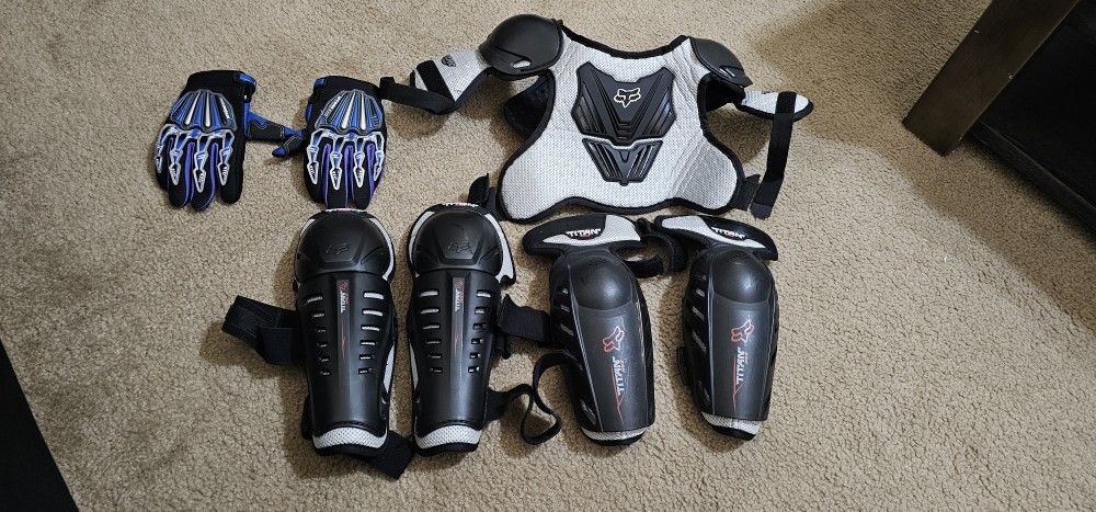 Titan Race Pads Youth Size S/M