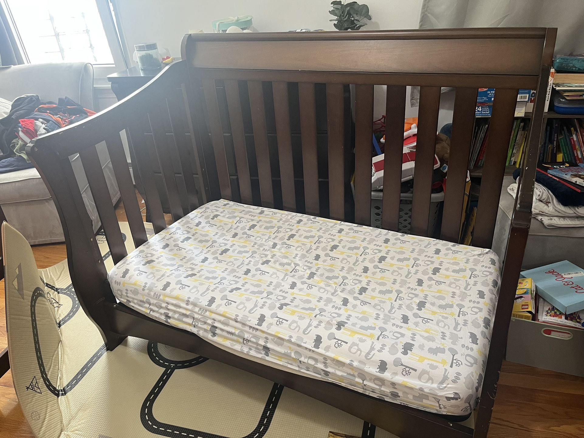 Baby Crib, Mattress and Sheets