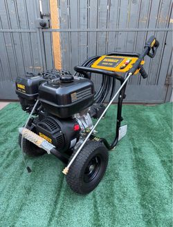 DEWALT 4400 PSI 4.0 GPM Gas Pressure Washer with 420cc Engine, Triplex Pump, Commercial Cold Water P