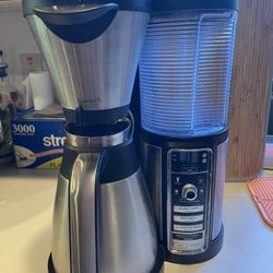 Ninja Coffee Bar Brewer CF086 with 43 Oz. Stainless Steel Thermal Carafe