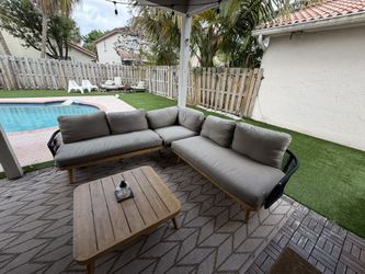 Patio sectional And Table