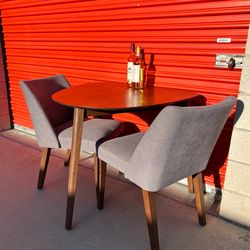 Table w/ two chairs