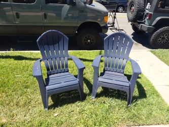 Plastic outdoor chairs. Great condition