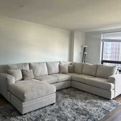 Living Spaces Sectional Sofa w/ Chaise – Excellent Condition