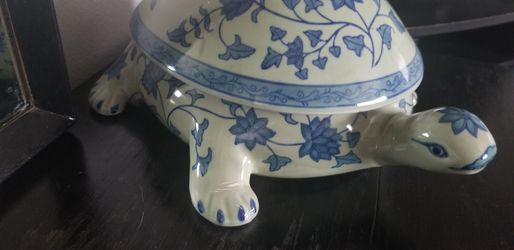 Decorative ceramic turtle