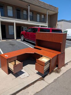 Free Office Furniture – Executive Desk Set