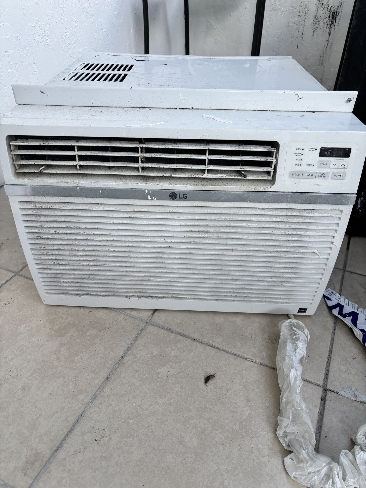 LG AC Window Unit. Great Condition. COLD