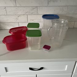 Assorted Plastic Containers
