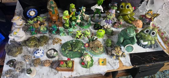 Frogs,  Glassware, Crystal n Cows.. All Vintage