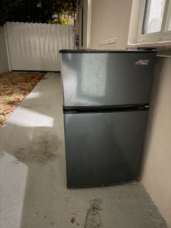 Arctic King Mini Fridge