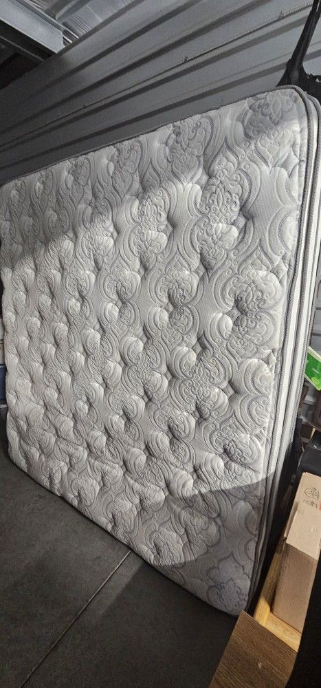 Serta King Sized Dual Pillowtop