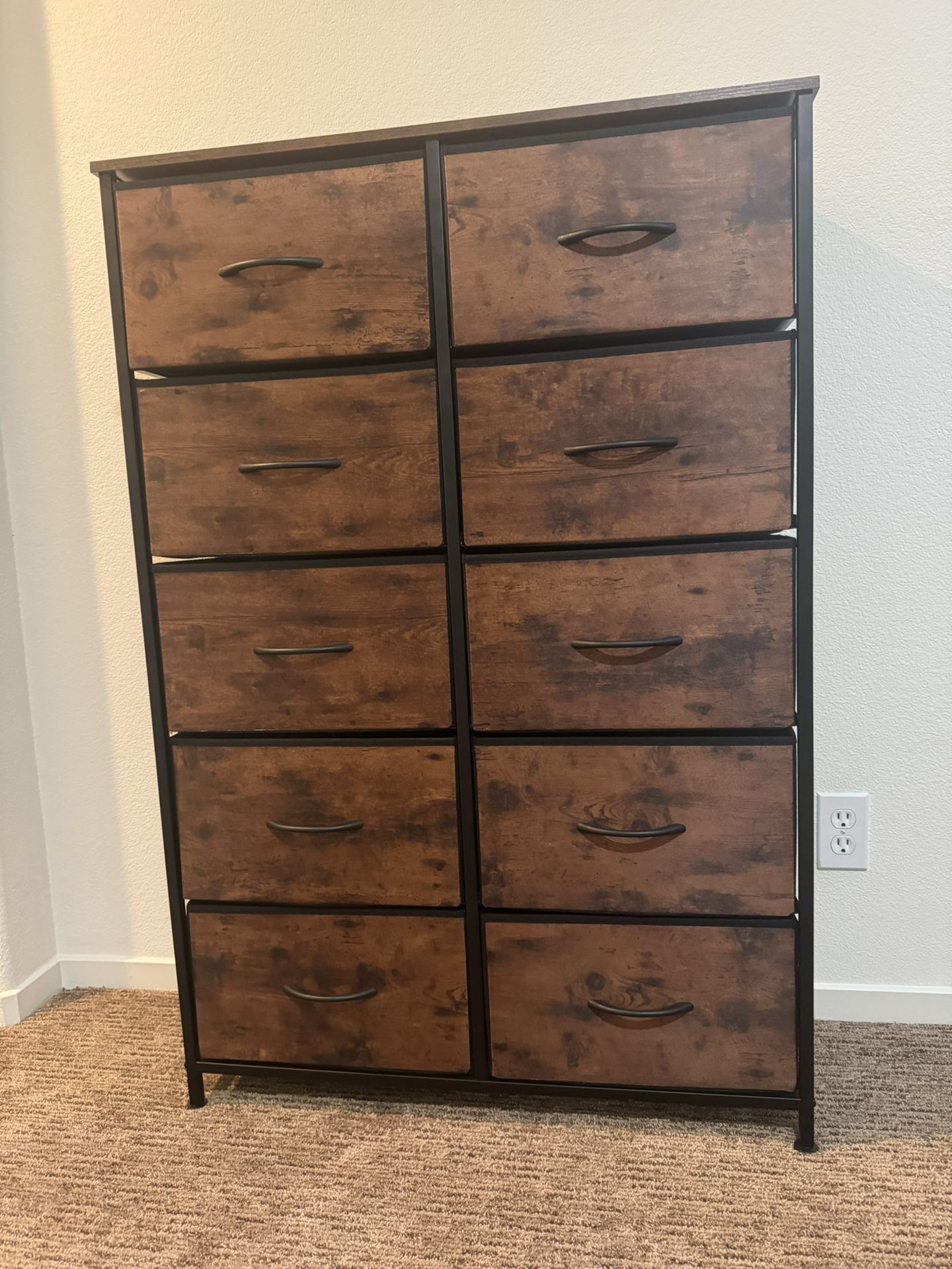 Dresser/closet with 10 Drawers