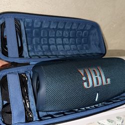JBL Charge 5 with Case and JBL Fast Charging Cable