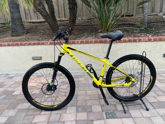 Giant talon 3 27.5 small frame..clean bike