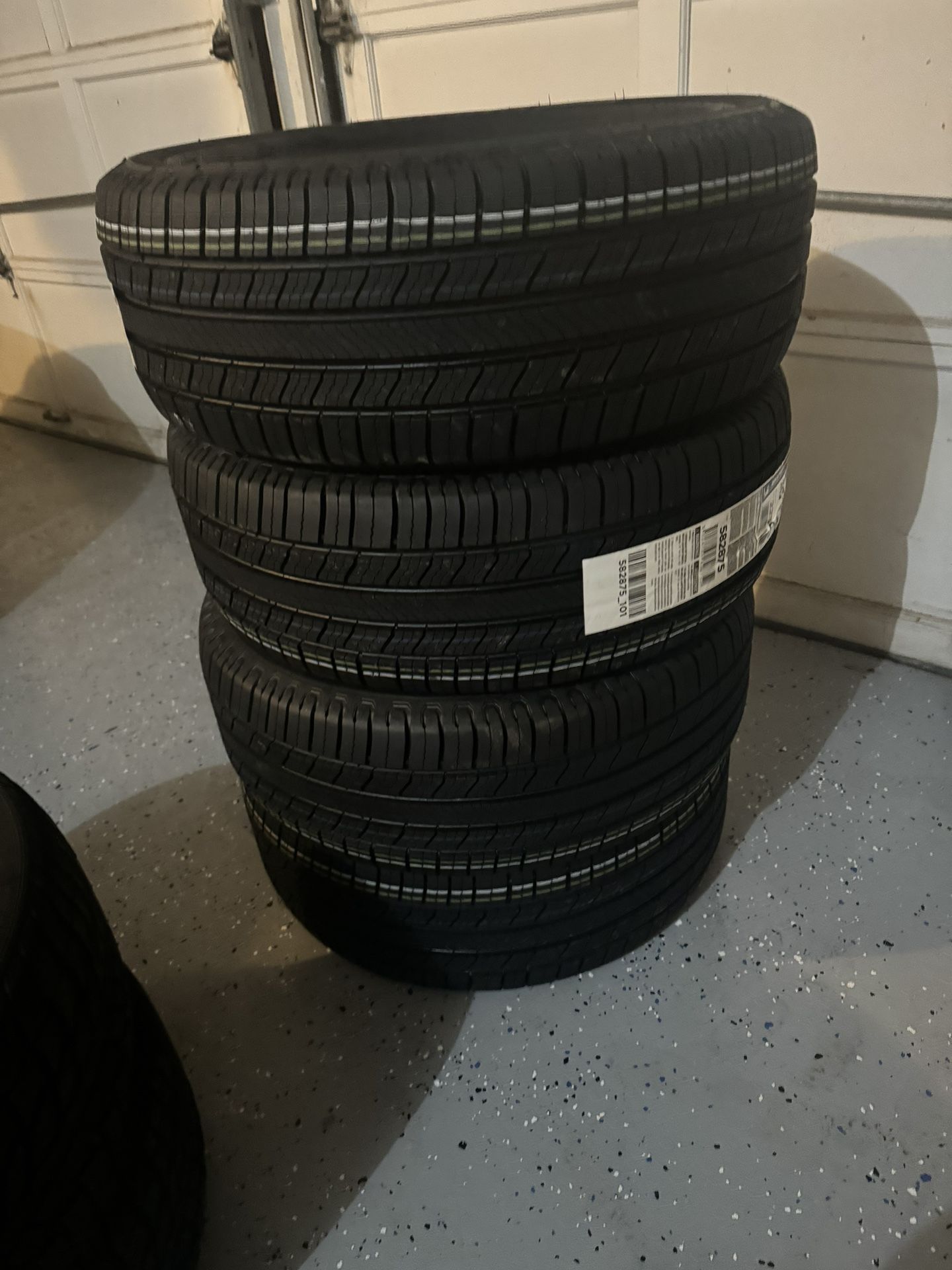 Michelin DEPENDERE2 225/55 R18 Tires