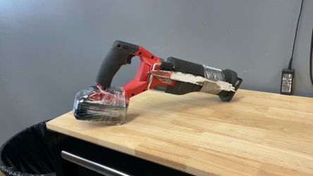 Milwaukee sawzall w batt