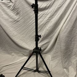 Professional Camera Tripods (photo https://offerup.com/redirect/?o=QmFzaWMubmV0) #750