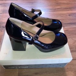 Black Patent Mary Jane Pumps, Size 7.5