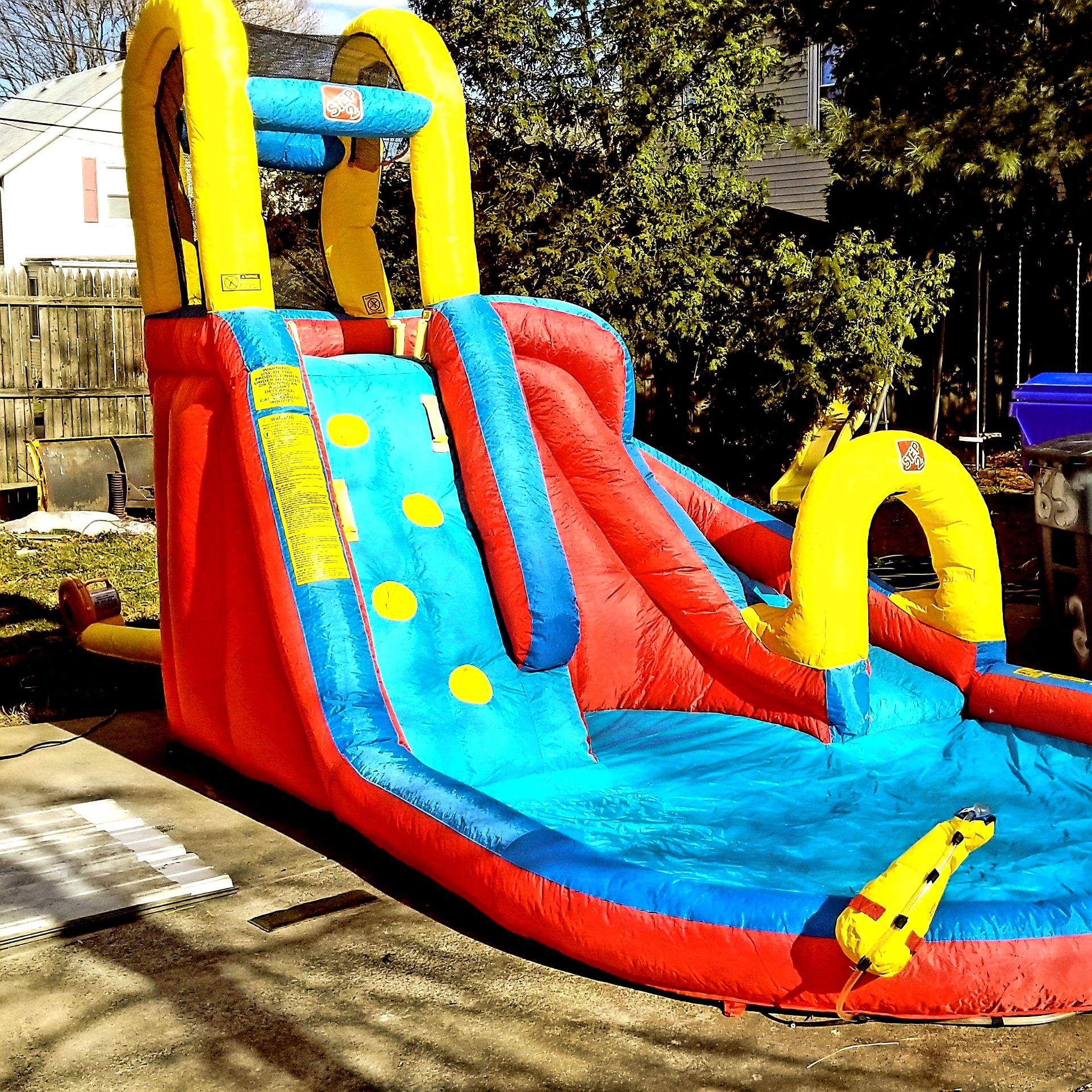 Step 2 Tornado Twist Inflatable Water Slide and Splash Pool