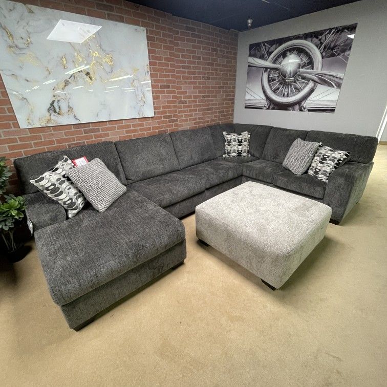 Ballinasloe Smoke 3pc Sectional Sofa w/ Chaise