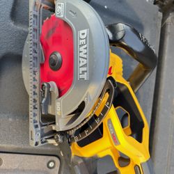 De Walt  60v Cordless Circular Saw