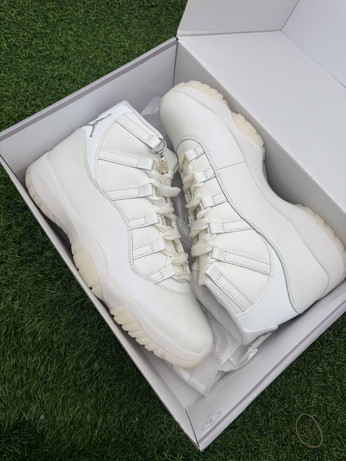 New Jordan 11 “Pearl” Size 10.5