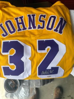 Magic Johnson autographed jersey Magic Johnson autographed jersey