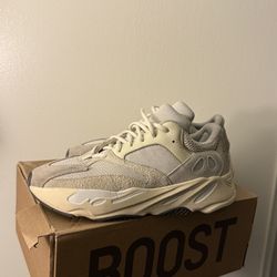 Adidas YEEZY Boost Analogs