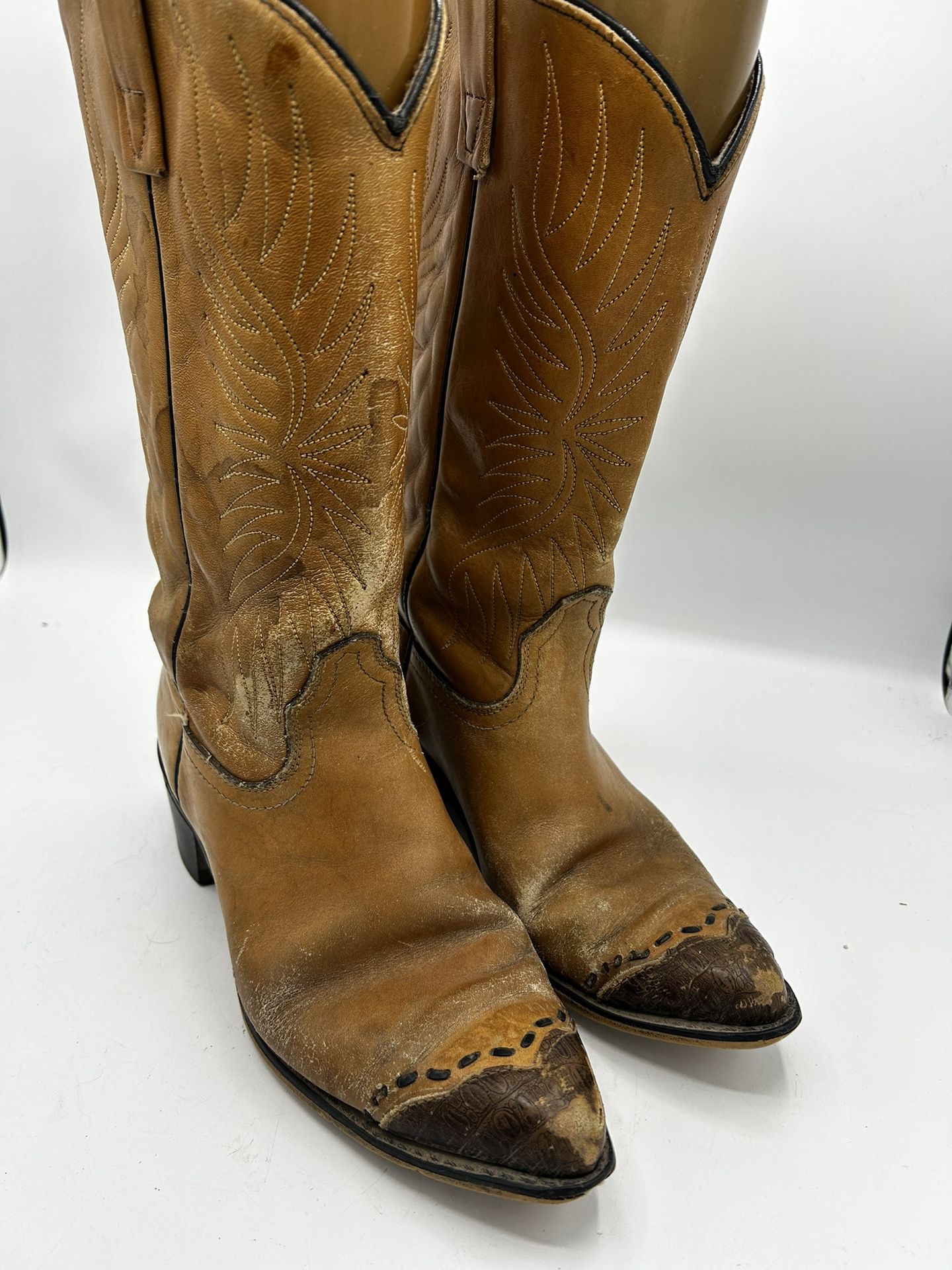 Vintage Dingo Tan Brown Leather Style 49057  Western Cowboy Boots Mens Size 8