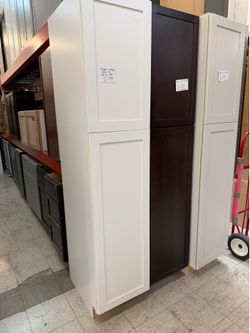 Pantry cabinet